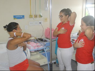 Palestra e orientações sobre autoexame integraram a programação da campanha de prevenção ao câncer de mama