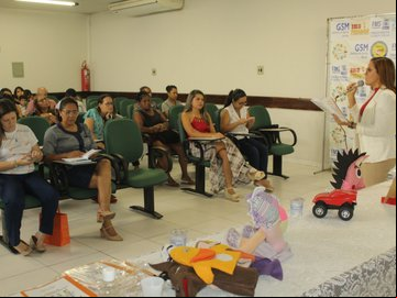 Pais de alunos atendidos pelo CMAM participam de palestra sobre educação dos filhos