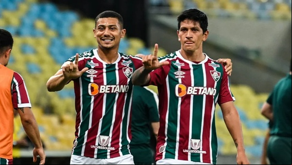 Flu vence com gol de Cano
