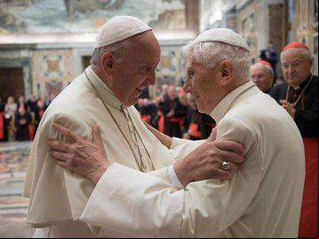 Joseph Ratzinger tem atualmente 95 anos, e foi Papa entre 2005 e 2013
