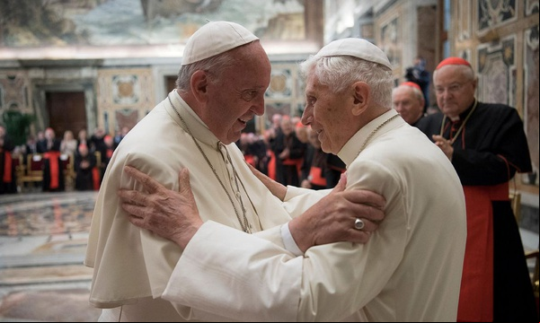 Joseph Ratzinger tem atualmente 95 anos, e foi Papa entre 2005 e 2013